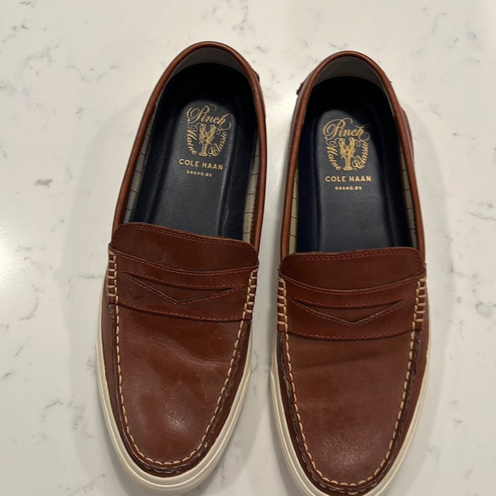 Excellent condition Cole Hahn loafer.